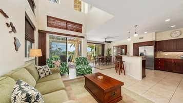 Condo, 3 Bedrooms | Living area