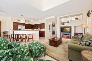 Condo, 3 Bedrooms | Living area