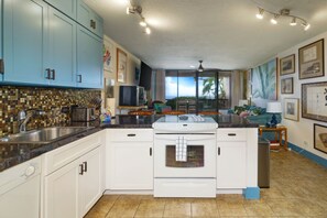 Condo, 1 Bedroom | Private kitchen