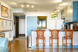 Private kitchen - Big Island Kona Pacific E632 1 Bedroom Condo (Kailua-Kona)