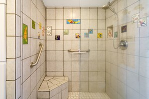 Condo, 1 habitación | Baño | Secadora de cabello, toallas, shampoo