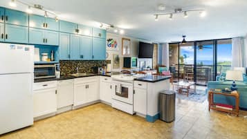 Condo, 1 Bedroom | Private kitchen | Dishwasher, cookware/dishes/utensils