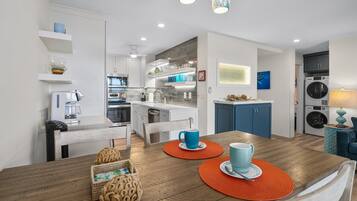 Condo, 2 Bedrooms | Dining