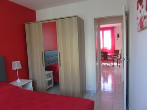 1 chambre, fer et planche à repasser, Wi-Fi gratuit, draps fournis