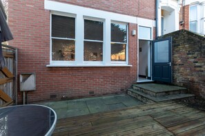 Basic Apartment, 1 Double Bed with Sofa bed | Exterior - Serene and Spacious 1 Bedroom Garden Flat in Clapton (London)