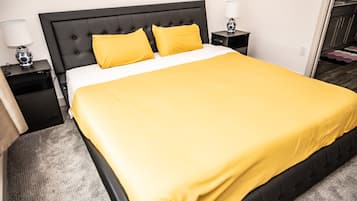 2 Schlafzimmer, Schreibtisch, Bügeleisen/Bügelbrett, Reisekinderbett
