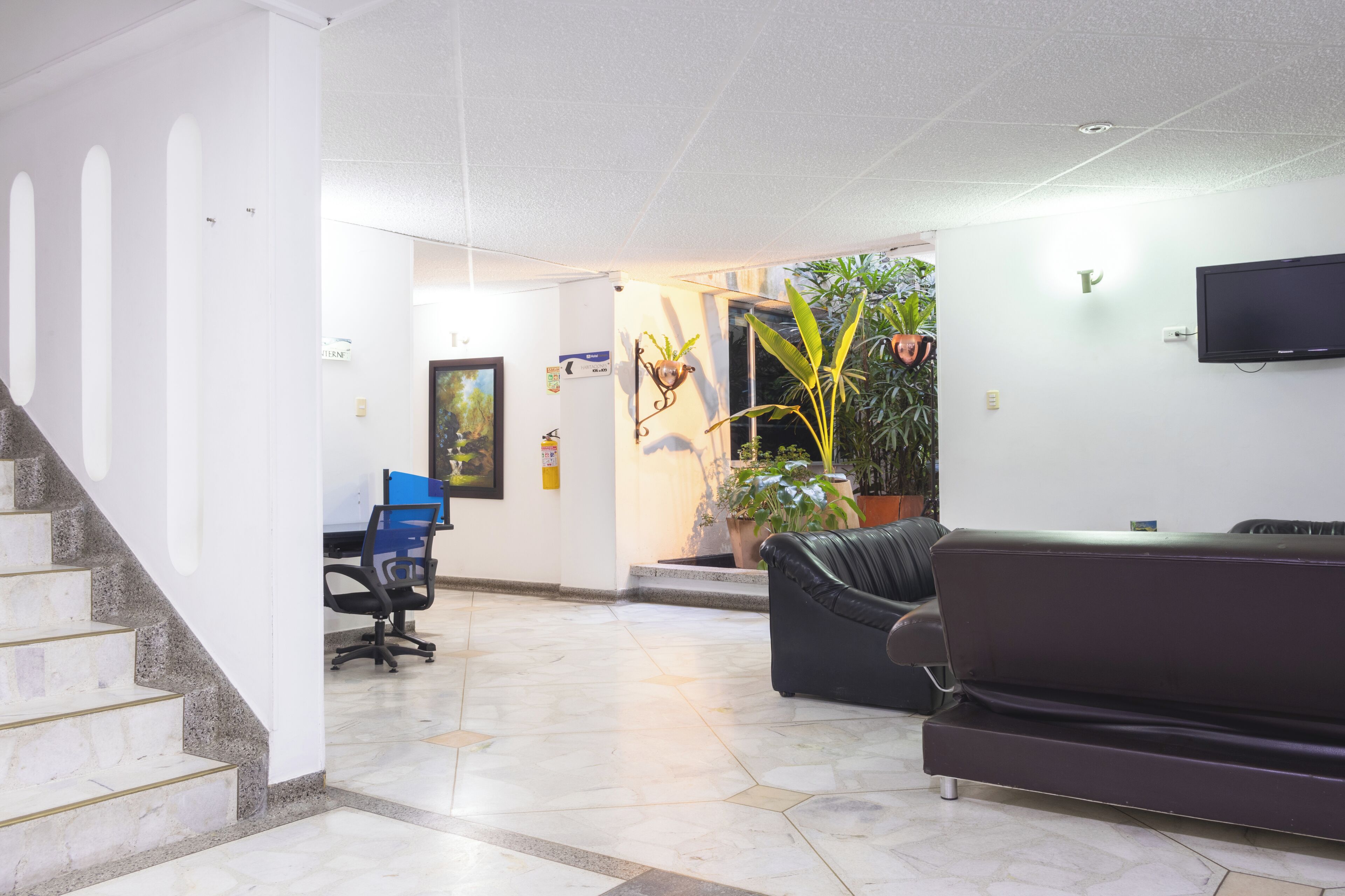 Télévision LED de 32 pouces avec chaînes par câble, télévision