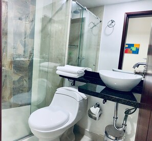 Standard Double Room | Bathroom | Towels