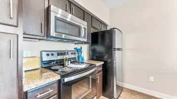 Refrigerador, microondas, horno, placa de cocina