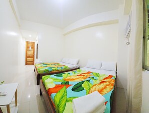 Standard Quadruple Room, 1 Bedroom, Non Smoking | Individually decorated, individually furnished, free WiFi, bed sheets - Hey MoJo Guesthouse (Santa Fe)