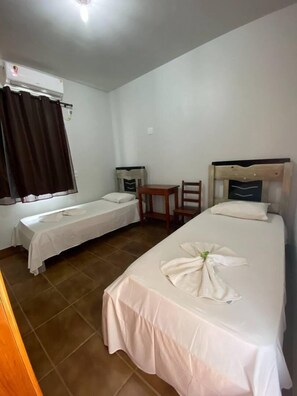 5 bedrooms, blackout curtains, iron/ironing board, free WiFi - Hotel Bela Vista (Goianá)