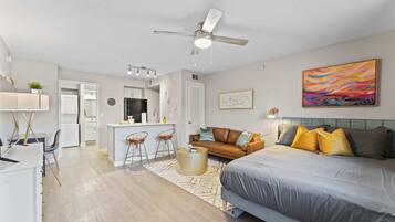 1 bedroom, desk, iron/ironing board, WiFi