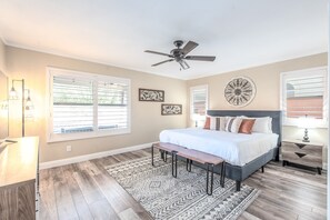 4 bedrooms, laptop workspace, iron/ironing board, free WiFi - Open desert view home retreat by lakes, golf, trails, and optional heated pool (Goodyear)