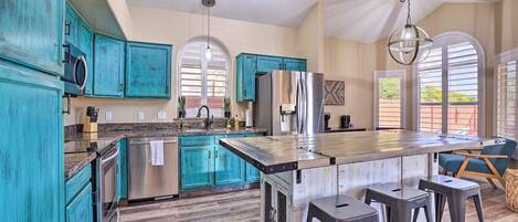 Refrigerador, microondas, horno y parrilla de estufa