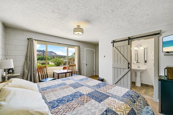 1 bedroom, WiFi, bed sheets - Mount Carmel Motel near Zion National Park (Orderville)