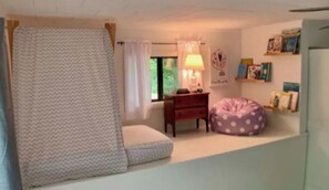 3 bedrooms, desk, iron/ironing board, WiFi