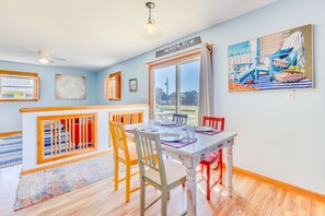 Dining - Soundside Dog Friendly Home w/ Hot Tub, Smart TVs, and Nearby Beach Access (Avon)