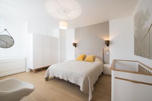 2 bedrooms, desk, iron/ironing board, travel cot