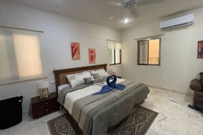 3 makuuhuonetta, työpöytä, silitysrauta/-lauta, ilmainen Wi-Fi