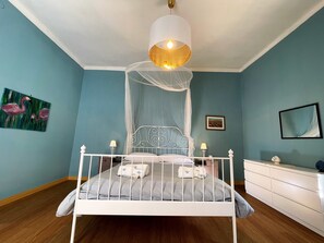 2 bedrooms, in-room safe, desk, iron/ironing board
