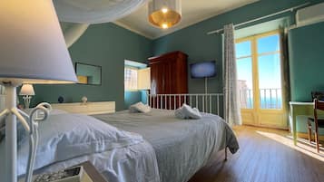 2 chambres, coffres-forts dans les chambres, bureau