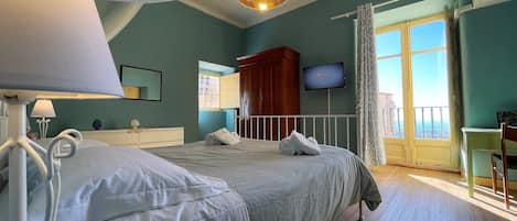 2 Schlafzimmer, Zimmersafe, Schreibtisch, Bügeleisen/Bügelbrett