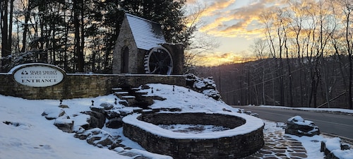 Almost Heaven! Minutes to Seven Springs.