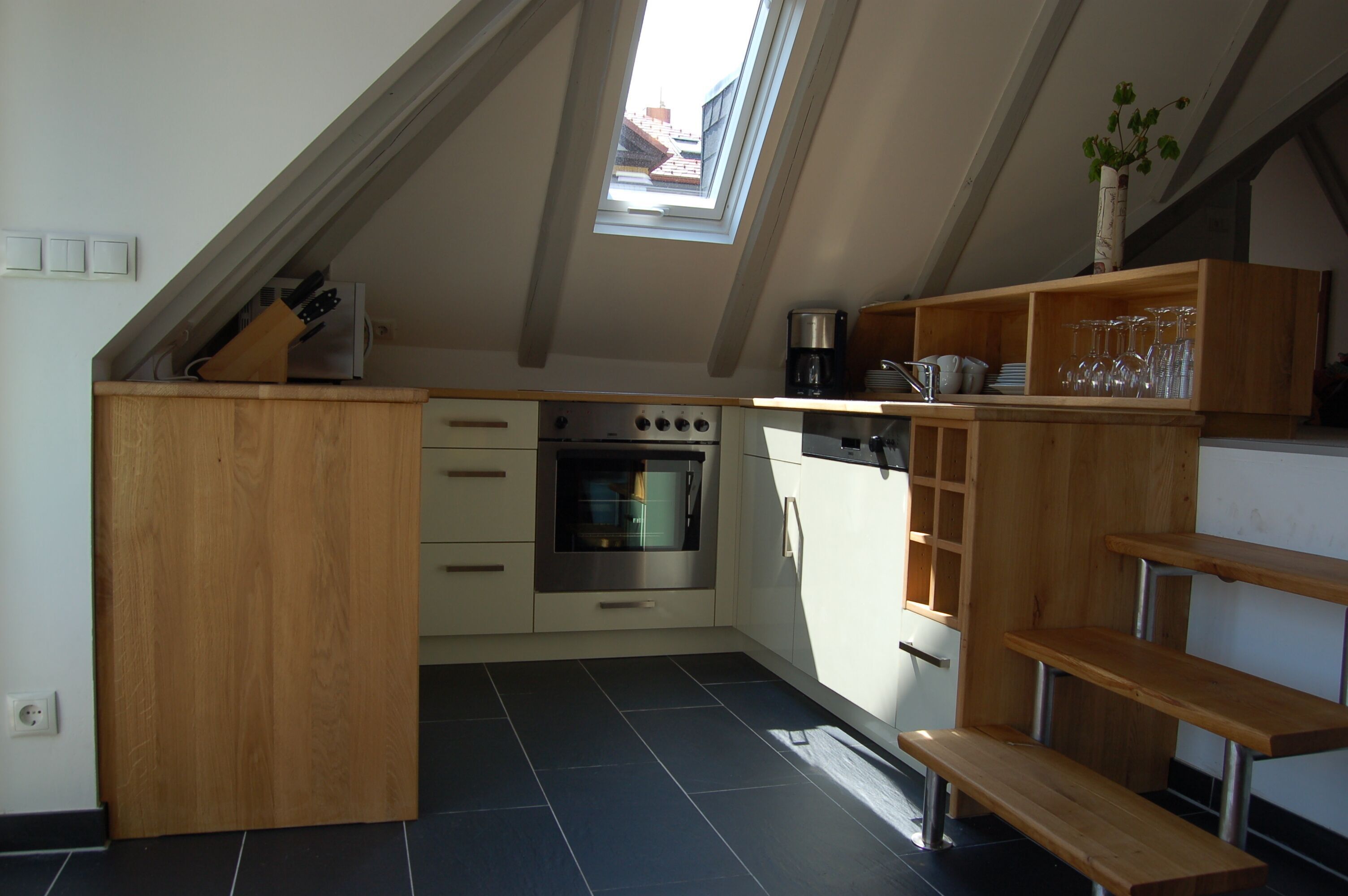 Frigorifero, microonde, forno, piano cottura