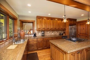 Paper towels - Beautiful Sun Valley home, 5 minutes to the everything-skiing, hiking, downtown! (Sun Valley)