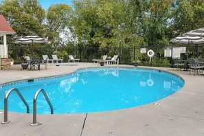 Pool - Mountain View Riverfront Condo W/ Balcony, Fishing, Fireplace, Fitness W/ Sauna (Sevierville)