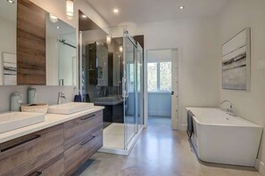 Bathtub, hair dryer, towels - Access to Lake Memphremagog - Spa - Canopé (Canton de Stanstead)