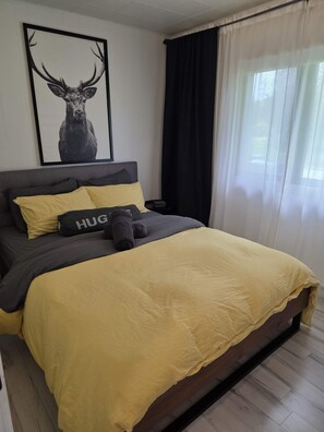 4 bedrooms, iron/ironing board, WiFi, bed sheets - Edge of Lake Lovering - Spa - Chic Shack (Memphrémagog)