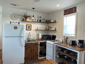 Private kitchen - The Barn Loft-Quick drive to Round Top (New Ulm)