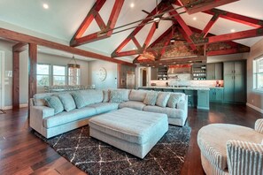 Televisión, futbolito, servicios de streaming y oficina 