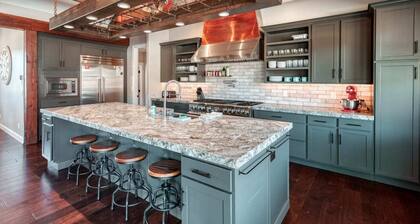 Luxury Kanab Home w/ Pool, Hot Tub Near Zion