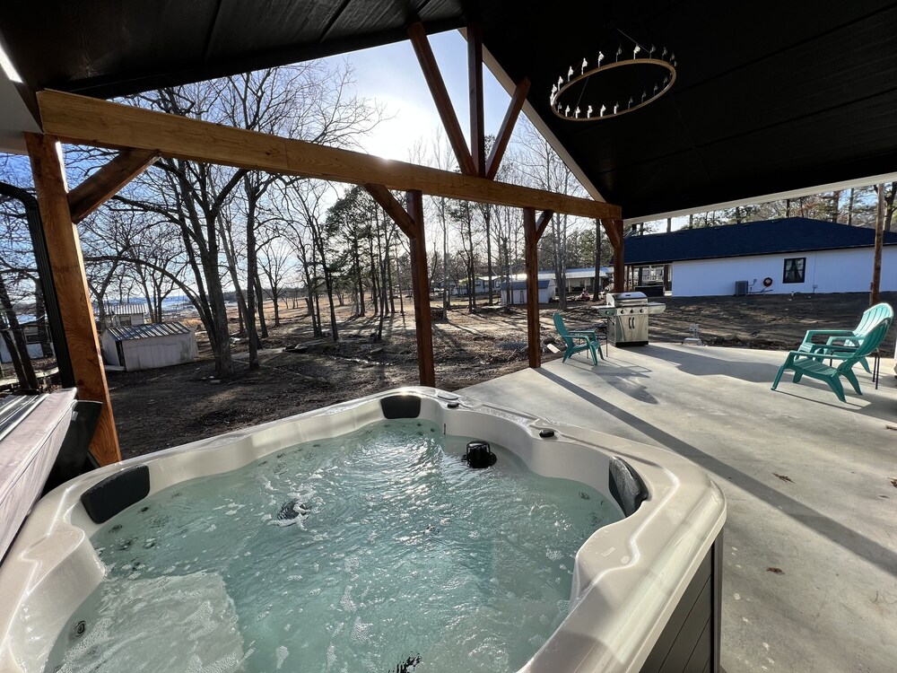 Don't Miss this Unbelievable View of Lake Eufaula in DuchessCreek/Porum