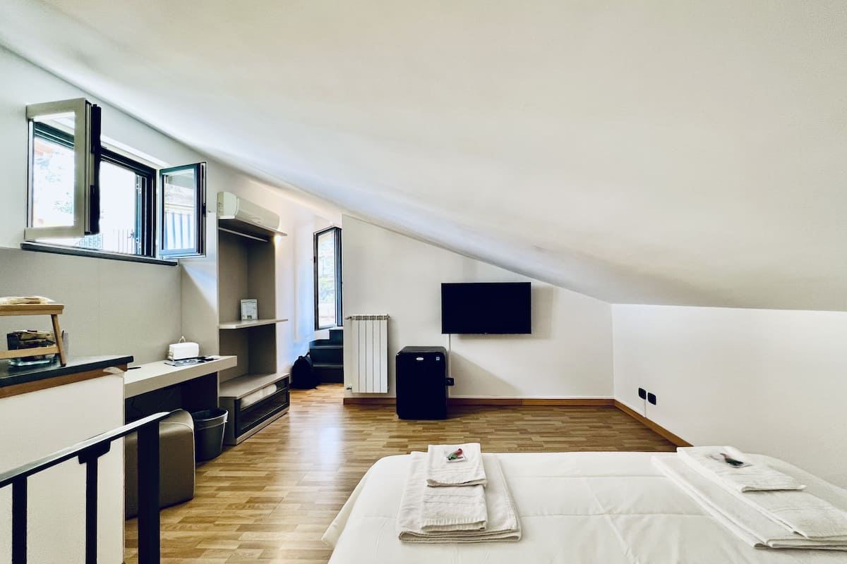 Camera Classic, terrazzo | 1 camera, minibar, una scrivania, Wi-Fi gratuito