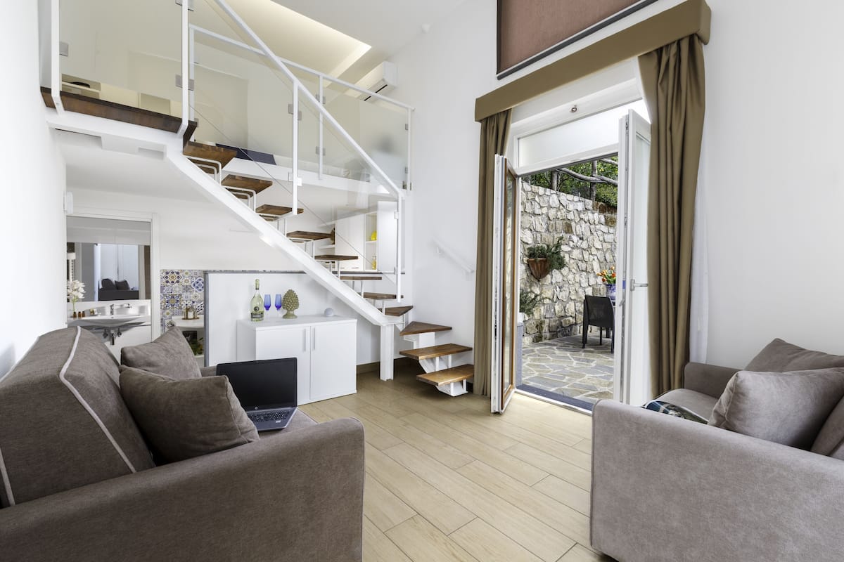 Appartamento, patio | Area soggiorno | Smart TV 32 pollici con canali digitali, TV