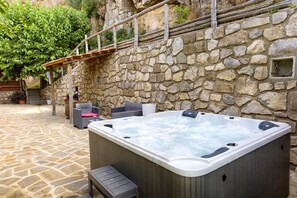Private spa tub - Eterea Charming Suites (Sorrento)