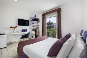 Deluxe Double Room, Sea View | Minibar, desk, free WiFi, bed sheets - Eterea Charming Suites (Sorrento)