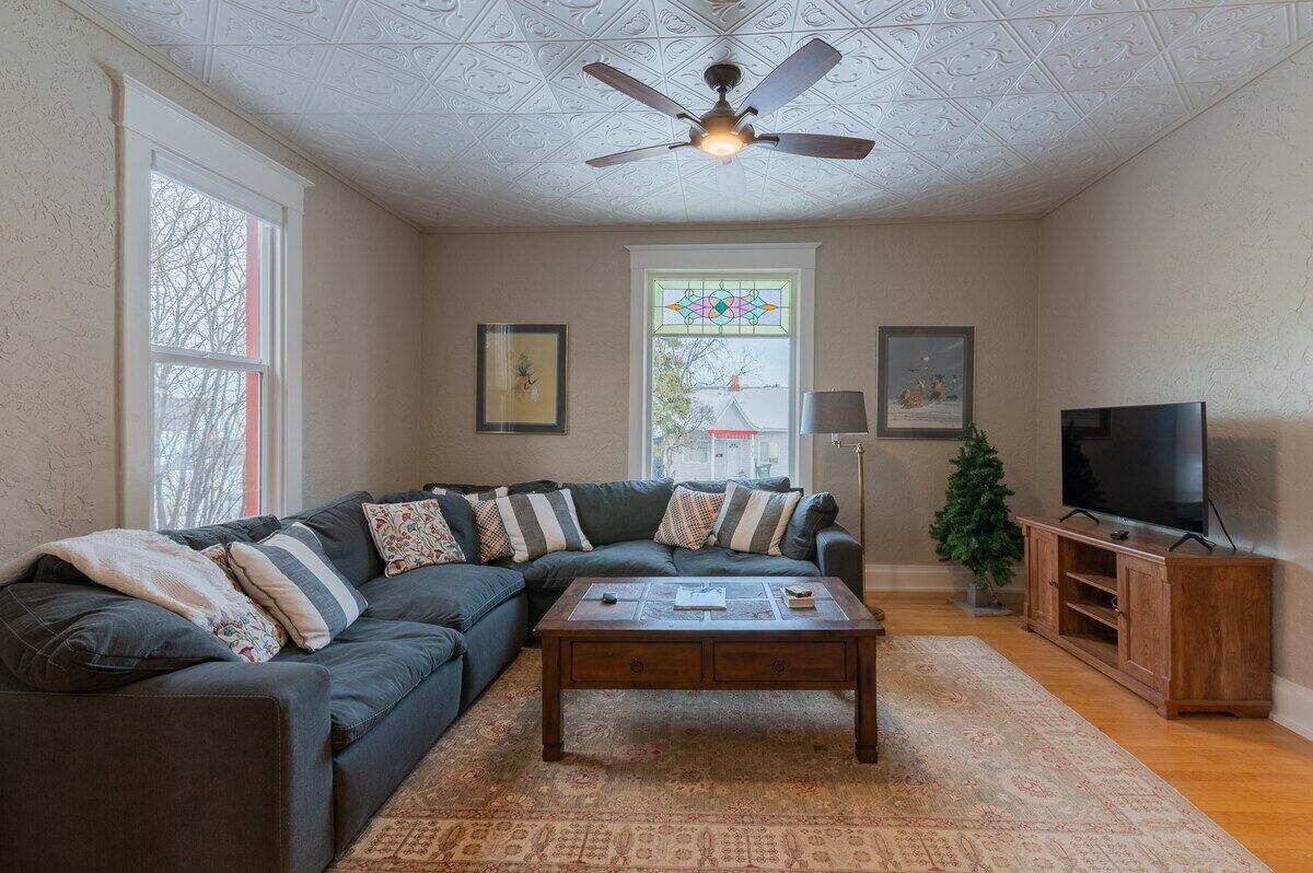 Charming 2 Bed - Mt Ascension