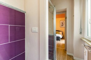 Shower, hair dryer, bidet, towels - Santa chiara suite 2, studio in historic center  (Torino)