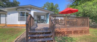 Stylish Abode | Minutes to Main St!