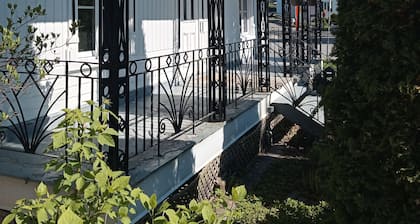 Quebec Château Richer Côte de Beaupré Canada rent a 4 ½ furnished plus more....