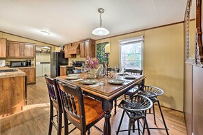 Dining - 300-Acre Mountain Retreat in the Arkansas Ozarks (Ozark)