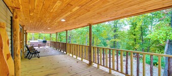 ‘Keane Ranch 2’ Mtn Cabin w/ 300 Acres in Ozark!