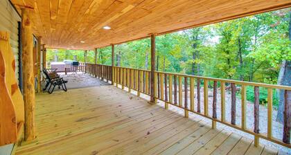 ‘Keane Ranch 2’ Mtn Cabin w/ 300 Acres in Ozark!