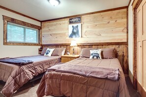 3 bedrooms, iron/ironing board, travel cot, Internet - Woodruff Home w/ Lake Access & Pier, Near Town! (Woodruff)