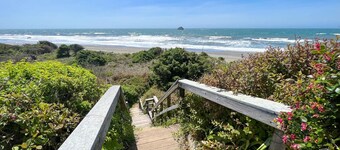 Sunset Shore Retreats Ocean Front  "Cozy Seal Slumber"