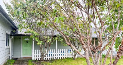 Sunset Shore Retreats Ocean Front "Cozy Seal Slumber"